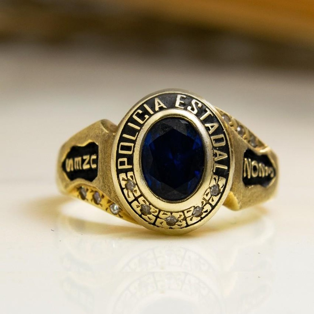 Anillo de grado Picasso 6x8 para caballero en oro con piedra azul