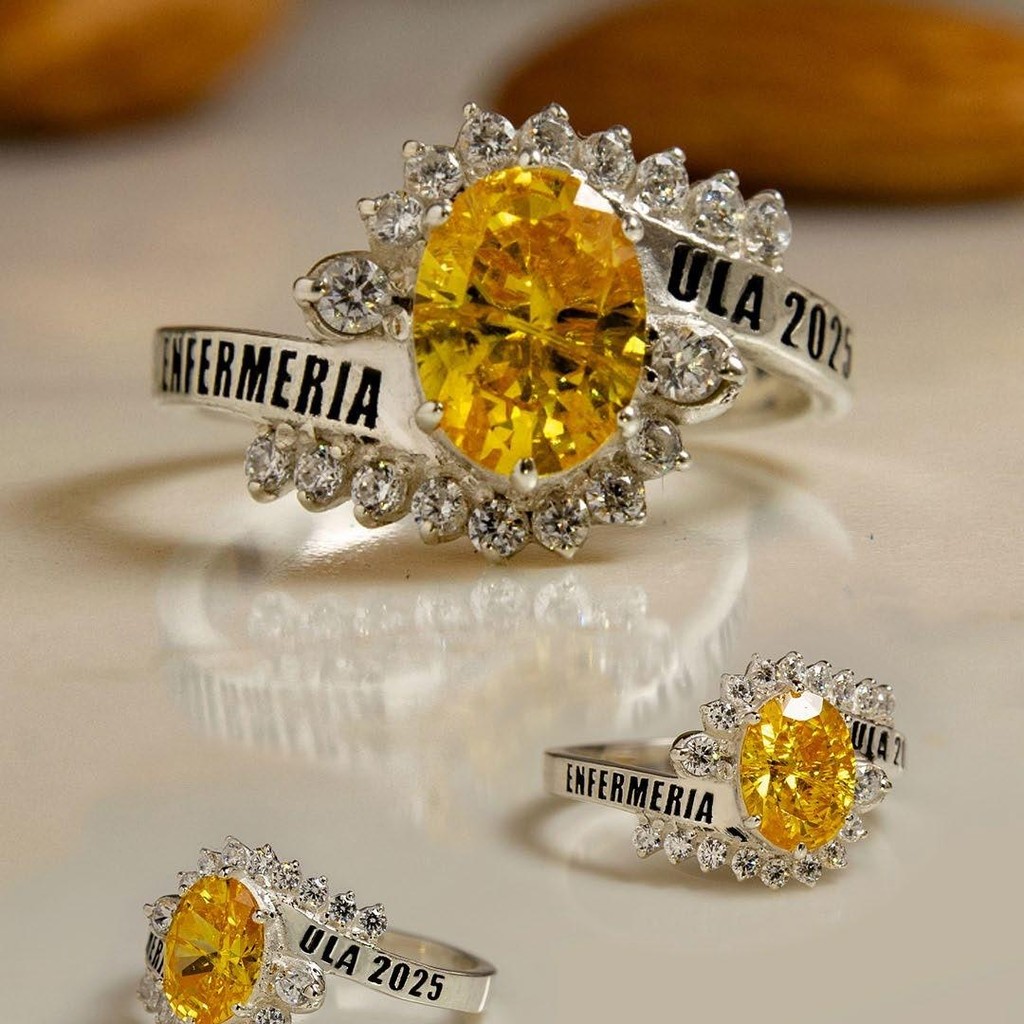 Anillo de grado Victoria tipo joya para dama con piedra amarilla y circones