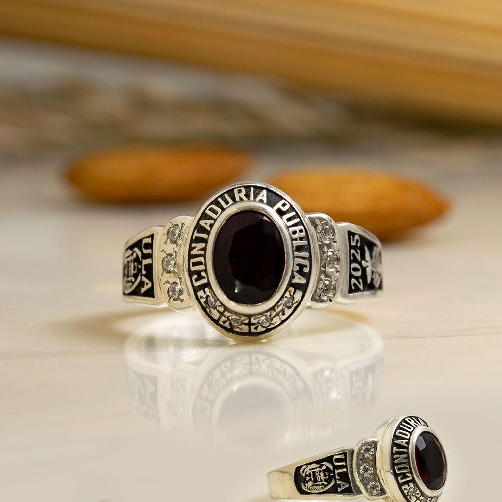 Anillo de grado Reina clasico para dama en plata con piedra negra